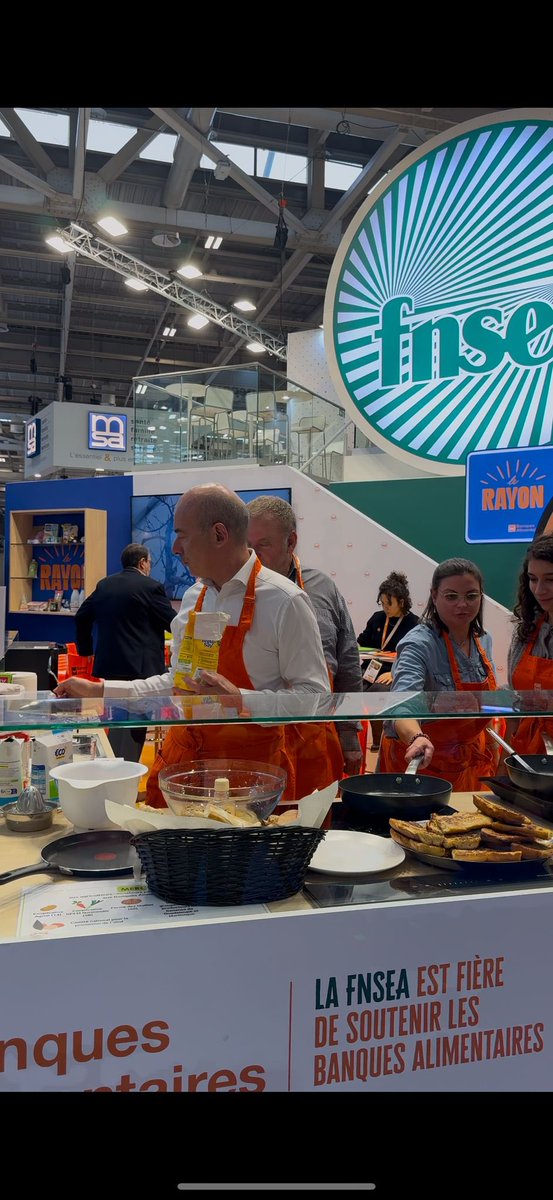 Visite de la <a href="/lacoopagricole/">La Coopération Agricole</a> sur notre stand pour participer à un atelier solidaire Bons gestes &amp; bonne assiette 🍽️ 
👉 Ces repas seront pour distribués par @Malte_France lors de maraudes.

#SIA2025 #SalonAgriculture #salon #banquealimentaire