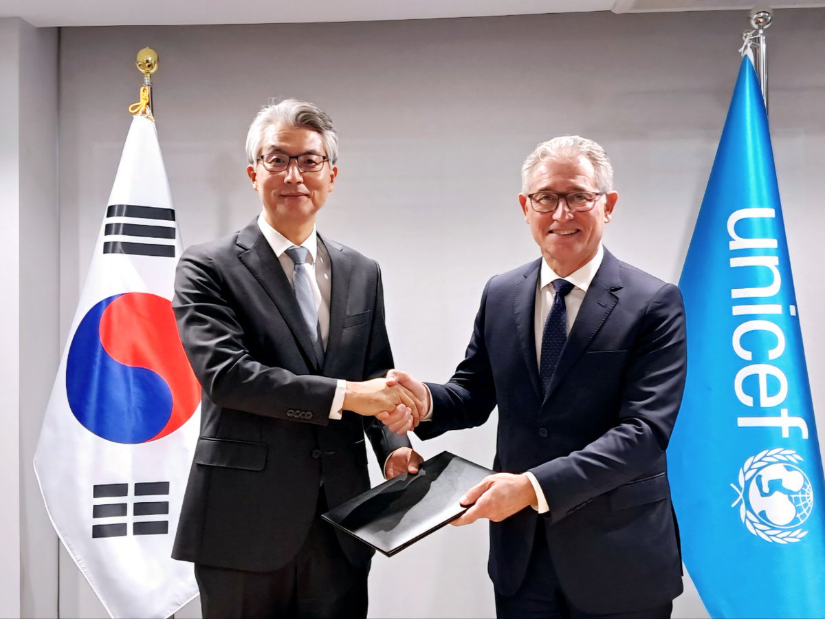 UNICEFJordan's tweet image. This generous funding will ensure that Syrian refugees in Za’atari camp continue to receive safe water and sanitation services – a critical lifeline for vulnerable families. We are deeply grateful for this impactful partnership. #UNICEFthxKOREA #ACTogether