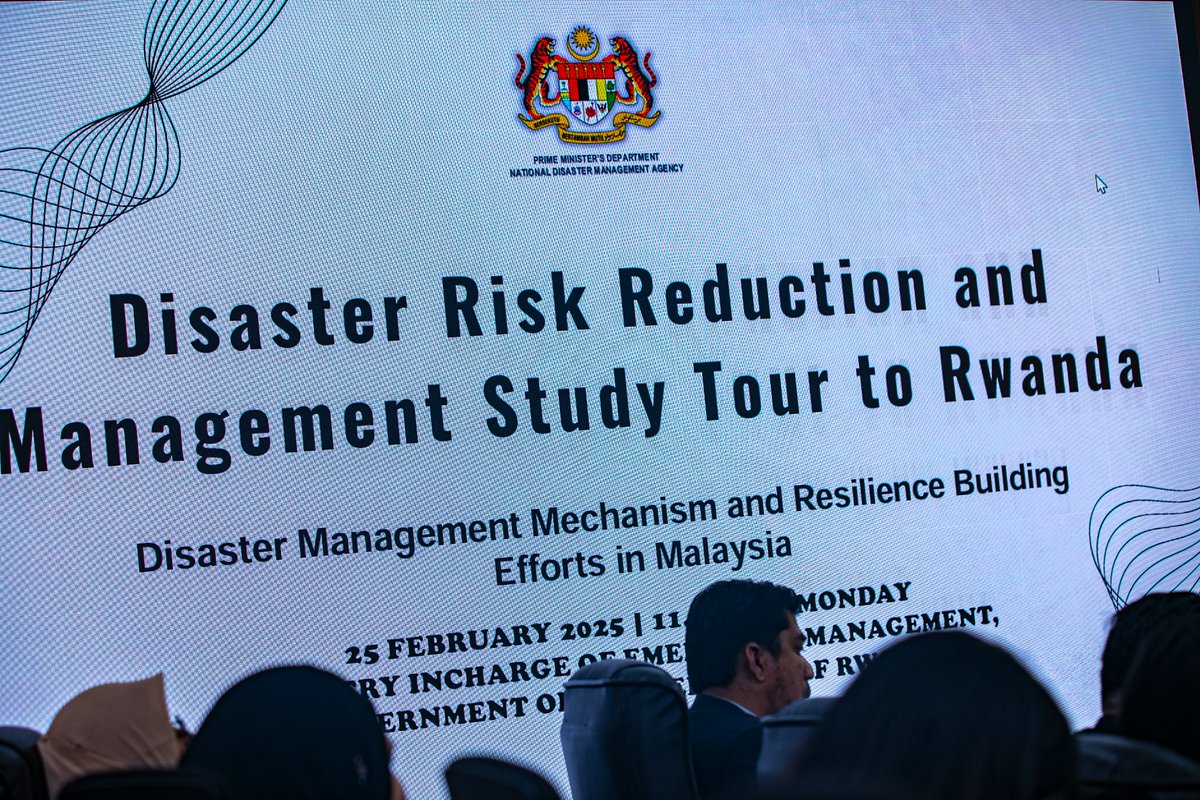 Ministry in charge of Emergency Management (@rwandaemergency) on Twitter photo Today, PS <a href="/P_Habinshuti/">HABINSHUTI Philippe</a> received the Malaysian delegation led by the Deputy DG of Operations for <a href="/mynadma/">NADMA Malaysia</a>, Dr. Abdul Gapar bin Abu Bakar. The delegation is in Rwanda for a weeklong peer learning exchange on disaster management & strengthening collaboration between both countries. Today, PS <a href="/P_Habinshuti/">HABINSHUTI Philippe</a> received the Malaysian delegation led by the Deputy DG of Operations for <a href="/mynadma/">NADMA Malaysia</a>, Dr. Abdul Gapar bin Abu Bakar. The delegation is in Rwanda for a weeklong peer learning exchange on disaster management & strengthening collaboration between both countries.