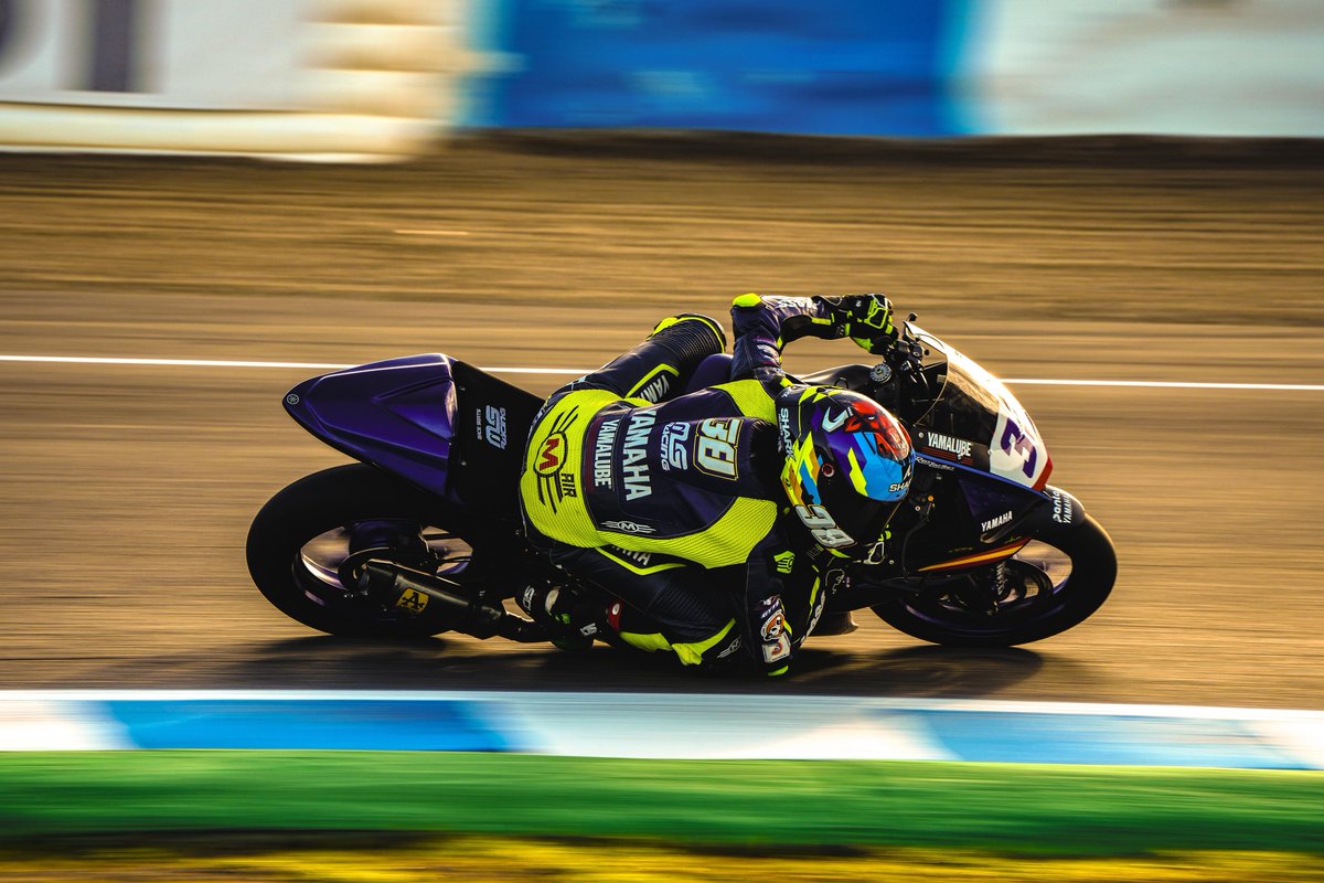 movipack_'s tweet photo. Desde Grupo Movipack tenemos el honor de poder patrocinar a David Salvador, piloto del Mundial de Superbikes y del Campeonato Italiano de Velocidad 👏👏👏

Te deseamos grandes éxitos en esta temporada. ¡A por todas @davidsalvador38! 💪🏍

https://t.co/Yxf7eGP9i4

#movipack #DS38 https://t.co/aLcIvk31eo