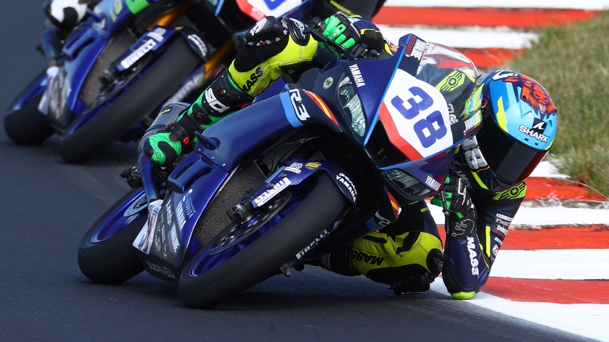 movipack_'s tweet photo. Desde Grupo Movipack tenemos el honor de poder patrocinar a David Salvador, piloto del Mundial de Superbikes y del Campeonato Italiano de Velocidad 👏👏👏

Te deseamos grandes éxitos en esta temporada. ¡A por todas @davidsalvador38! 💪🏍

https://t.co/Yxf7eGP9i4

#movipack #DS38 https://t.co/aLcIvk31eo
