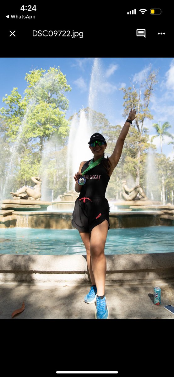 #MedalMonday ya pasó una semana de mi primeros 21 Km de mi primer Medio Maratón CAF ya no veo a Caracas Igual 

Me siento muy identificada con la medalla ⏳🦜🇻🇪✨ 

Fue un recorrido de falsos planos, de personas que salieron apoyar a su familia amigos o simplemente la vibra 🏃🏻‍♀️