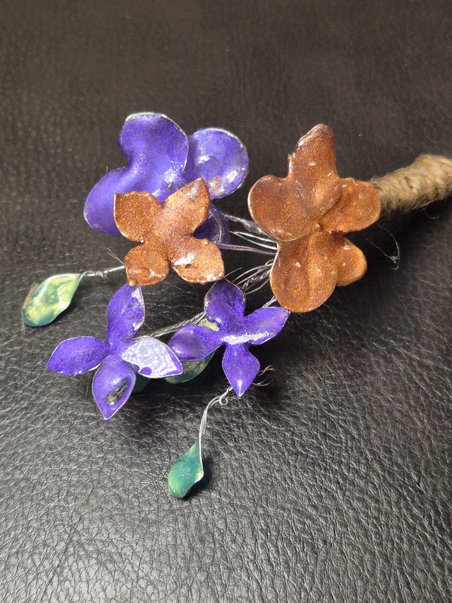 Rotherhamcreat2's tweet image. Our first Resin Wired Flowers course has produced some lovely results. it is tricky and it is messy, but these are so delicate and lovely. Well done everyone who joined us today. A new skill for everyone. #awesomeadults #newskills #awayslearning