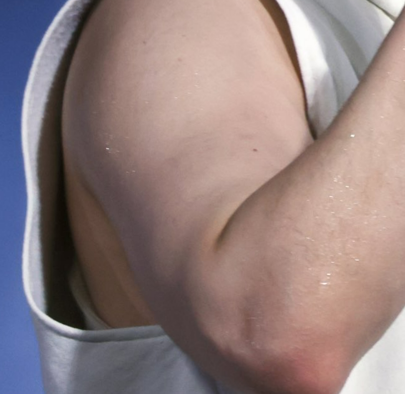 lrt ITS BEEF. HIGH QUALITY WELL-MARBLED BEEF. Always nice to see him flex blah blah blah but this is what makes me crazy about wanting to sink my teeth into him.🤷‍♀️