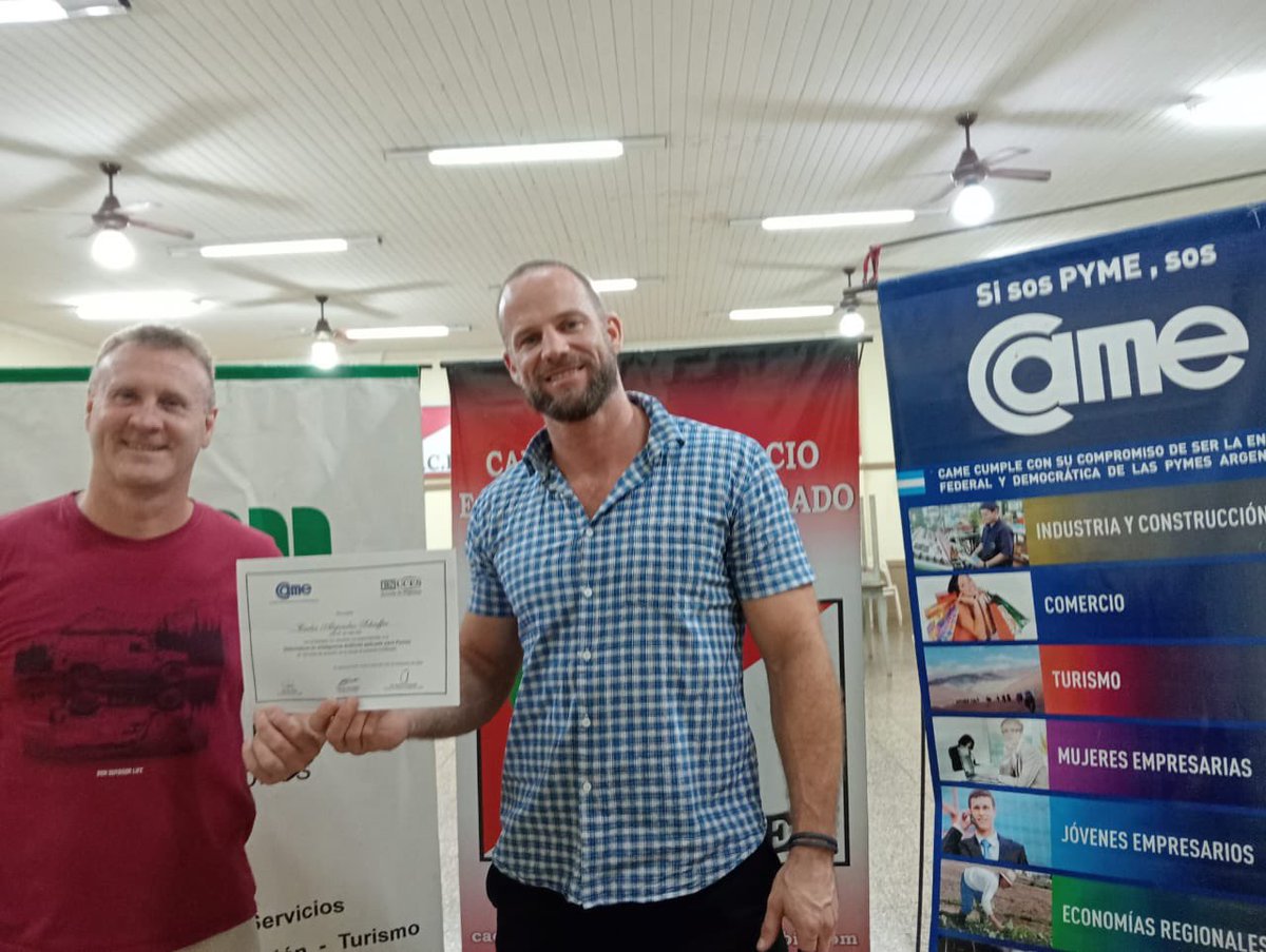 ✅Hicimos entrega de las Diplomaturas de la Escuela de Negocios de CAME <a href="/redcame/">CAME</a> <a href="/CAMEEscuela/">Escuela de Negocios CAME</a> 

👉🏼El presidente de la Cámara de Comercio de Eldorado, Alfredo Otto, hizo entrega de la Diplomatura en Inteligencia Artificial aplicada para Pymes