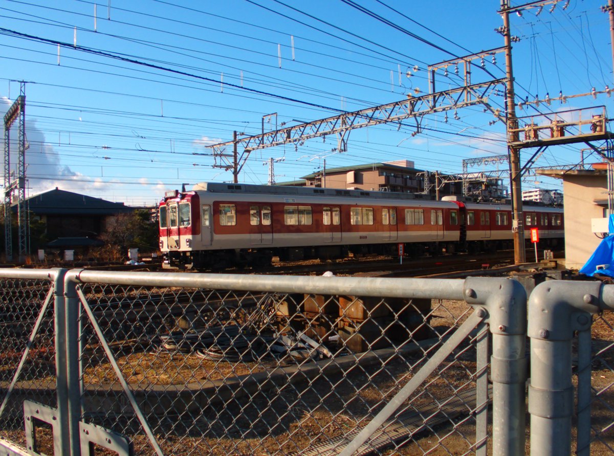 elegant_1838SK's tweet photo. 2025.2.24 #近鉄 #8600系 #X57 
本日、その編成が高安まで廃車回送されましたが、実はサイクリングの途中で、#西大寺検車区 に回送幕で停泊していた同編成を見かけ、もしかしたらとも感じていました。その後、出庫していくシーンを見届けました。幼い頃からの長い間、本当にお世話になりました。 https://t.co/mqDF6silni
