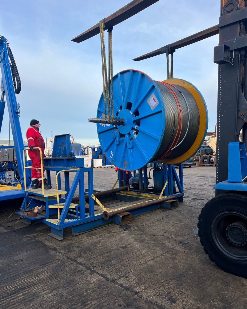 DeepOceanSearch's tweet image. With this, DOS Ltd is set to revolutionize subsea operations—survey, IMR, construction &amp;amp; more—across oil &amp;amp; gas, research &amp;amp; defense. Precision. Power. Performance. Next up: integration &amp;amp; sea trials. Stay tuned! 🔍⚙️ 2/2

#MarinerXL #ROV #DeepSeaTech #SubseaInnovation