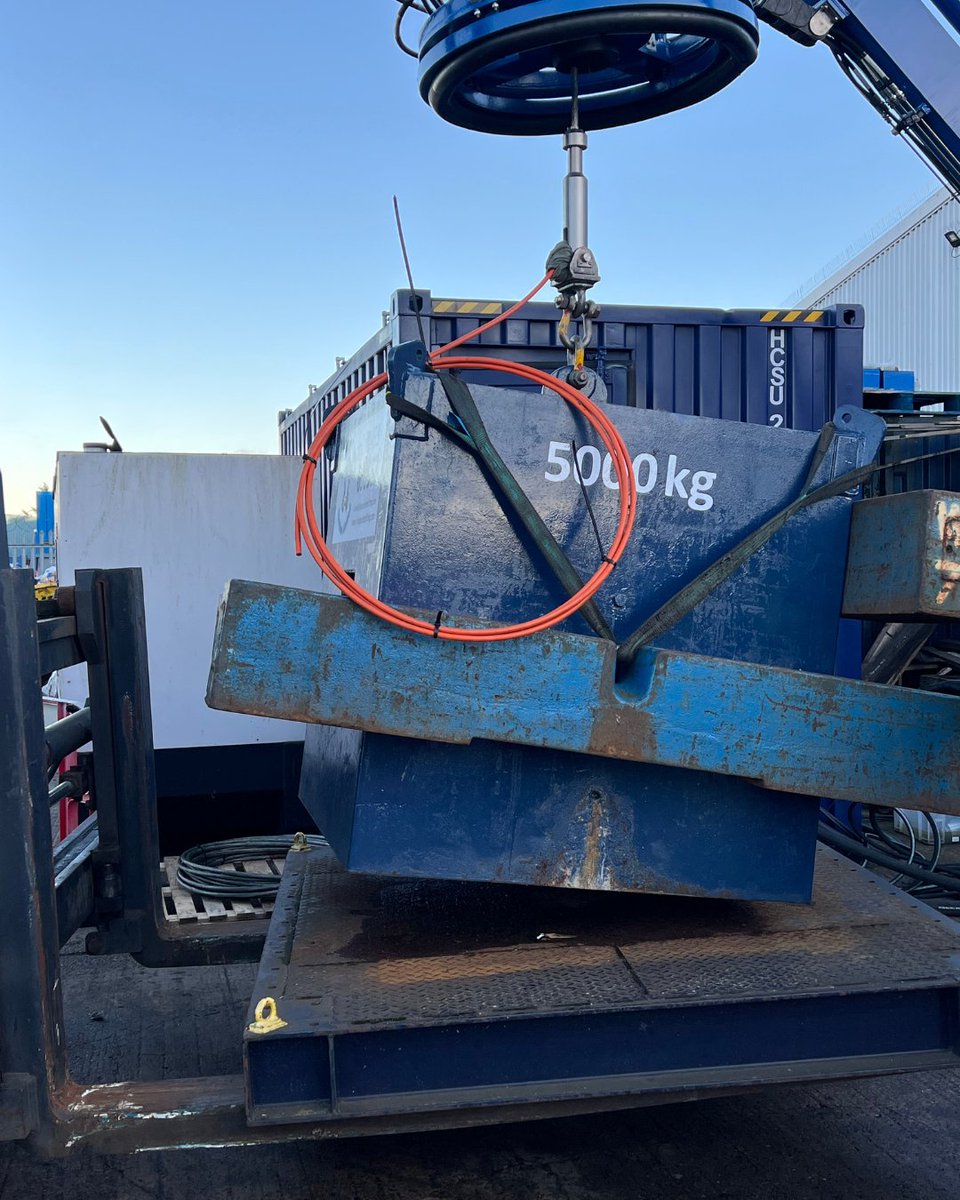 DeepOceanSearch's tweet image. With this, DOS Ltd is set to revolutionize subsea operations—survey, IMR, construction &amp;amp; more—across oil &amp;amp; gas, research &amp;amp; defense. Precision. Power. Performance. Next up: integration &amp;amp; sea trials. Stay tuned! 🔍⚙️ 2/2

#MarinerXL #ROV #DeepSeaTech #SubseaInnovation