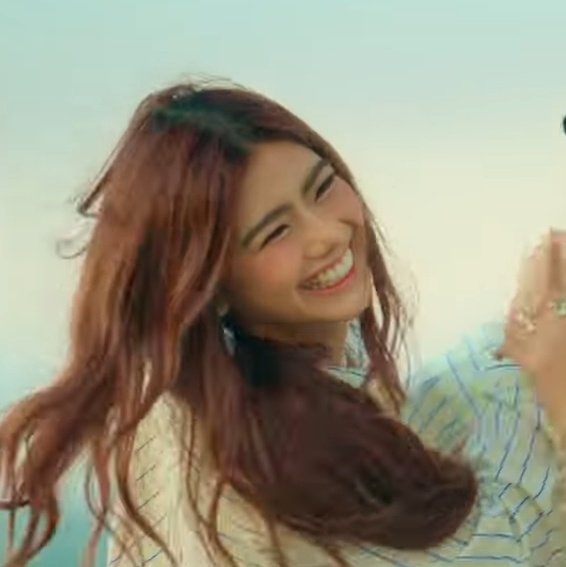 vmphia's tweet photo. mikha was glowing so much in this vid, plus her playing vb? AHDJQHSK GIRL CRUSH !! https://t.co/3EILAjWfjh
