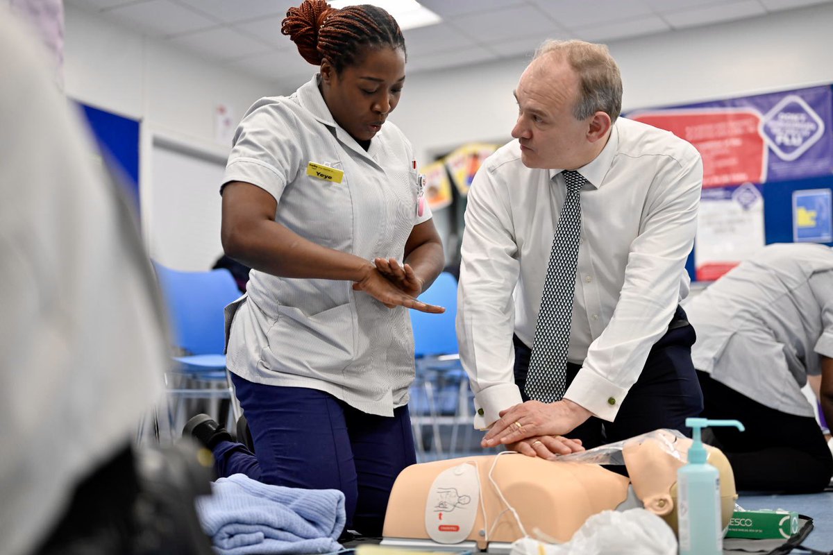 KingstonUni's tweet image. Our brand new immersive healthcare simulation suites were opened by @LibDems leader, and Kingston and Surbiton MP, Sir @EdwardJDavey earlier today. 

The new hi-tech facilities will give our students the latest up-to-date training required to work in a modern and evolving NHS 💙