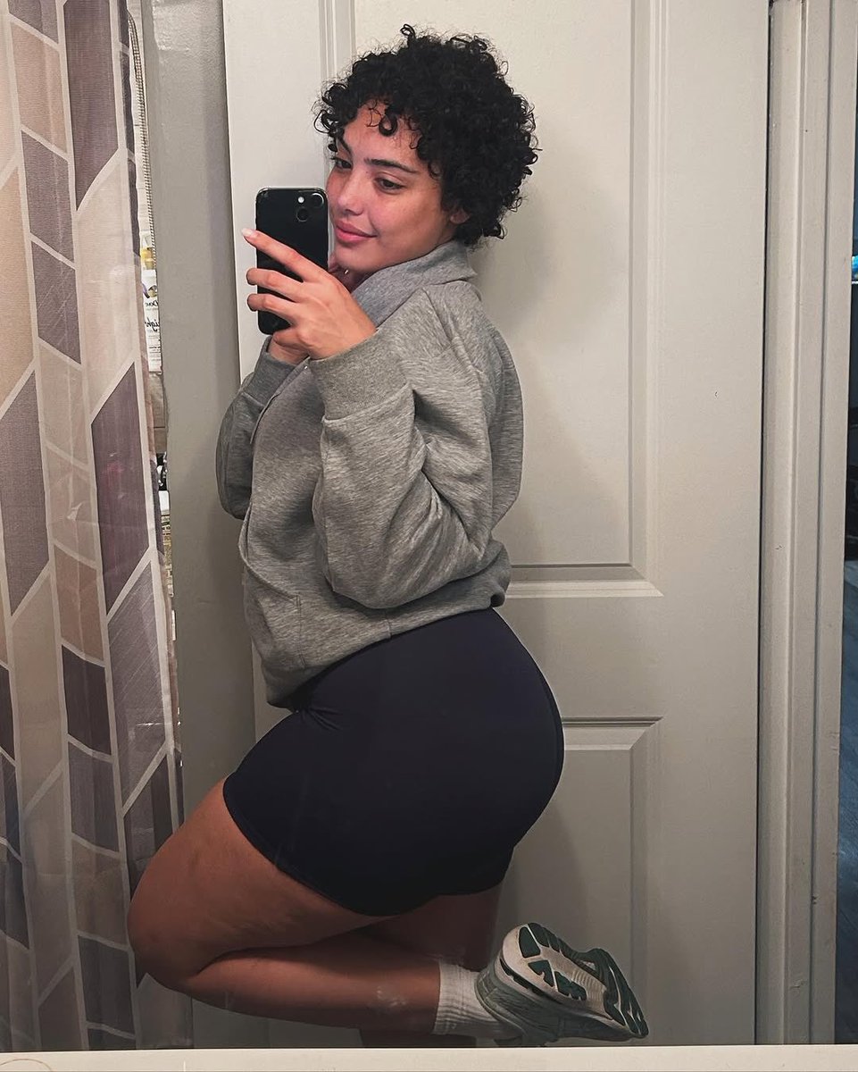 I could be good for u… or real bad😈💋