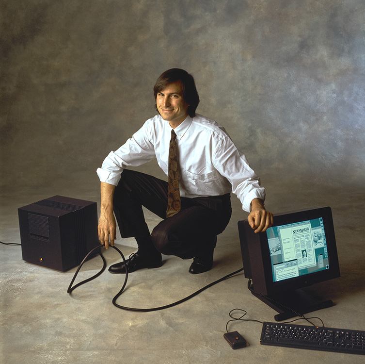 ClassicII_MrMac's tweet image. Today, Steve Jobs would have turned 70 years old.

To celebrate, I have selected four pictures of him that you might not have seen before.