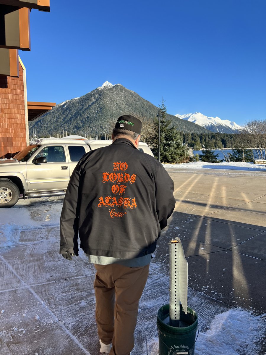 PTM_PassTheMic's tweet image. We recently traveled back to Alaska with @PortugalTheMan to activate a community partnership with our friends at the X’aaká Hít Revitalization project in Sitka.

Learn more about this Native-led Landback movement and join us in supporting their mission at PointHouse.org