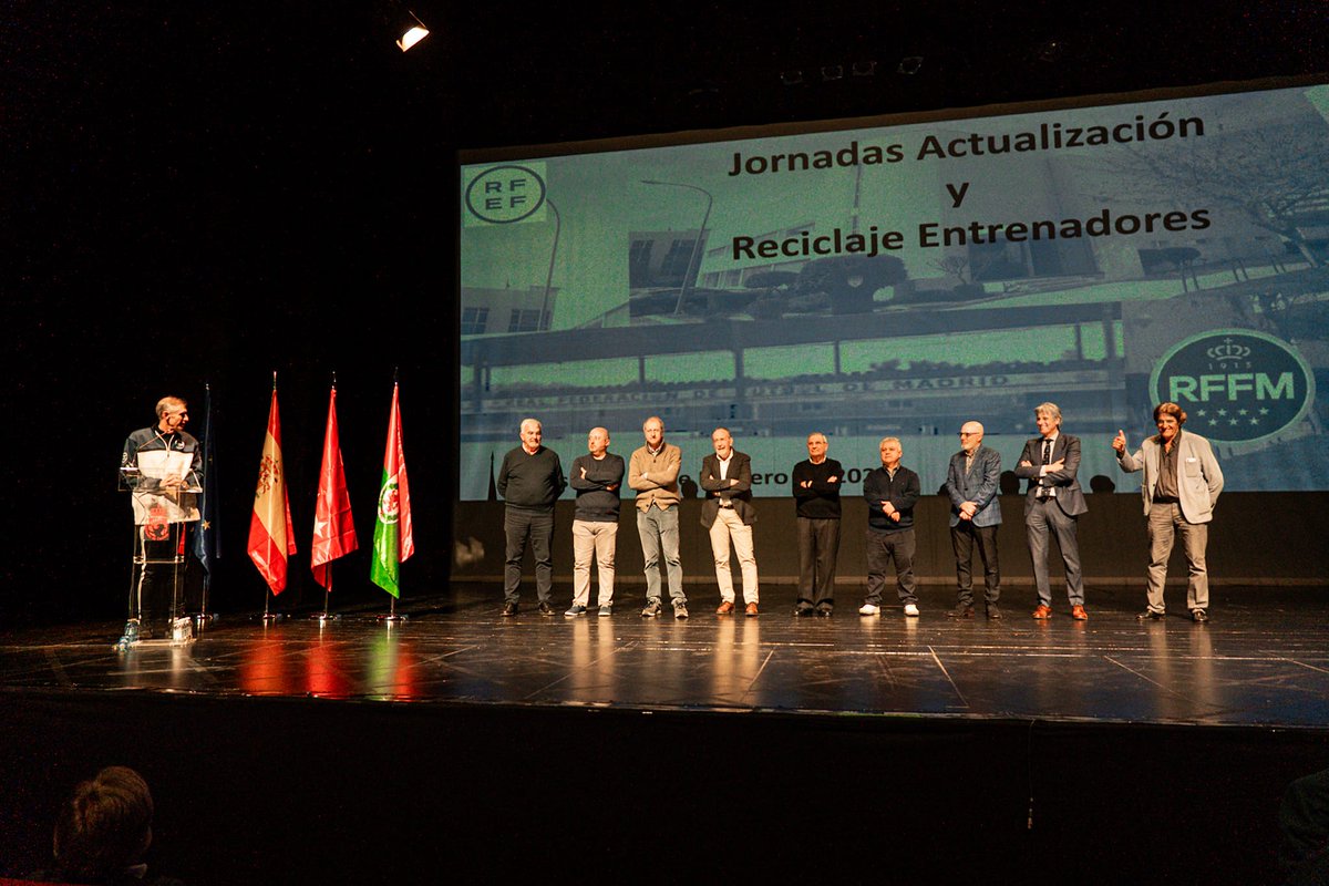 El presidente del Comité de <a href="/EntrenadoRffm/">Comité y Escuela de Entrenadores de la RFFM</a>, <a href="/serranonino/">miguel angel serrano</a>, agradeció su presencia a ponentes y asistentes.

Por parte del <a href="/Ayto_Coslada/">Ayuntamiento de Coslada</a> están presentes el alcalde en funciones, <a href="/Fern__Romero/">Fernando Romero</a>, y el concejal de Deportes, <a href="/ArteagaPozo/">Luis Arteaga Pozo</a>.

Por parte de la RFFM, han asistido también el