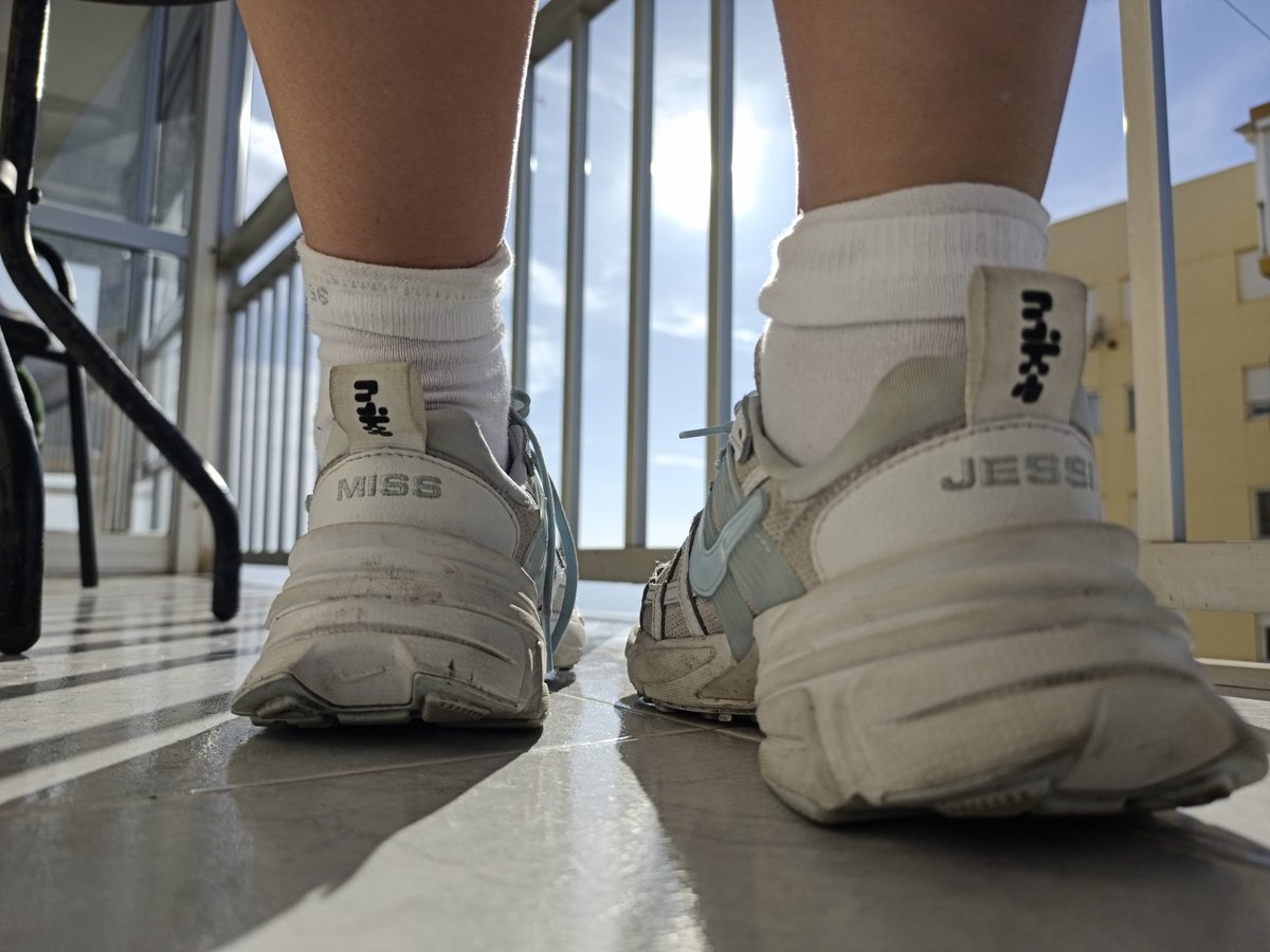 Miss Jessi can appreciate the beautiful sights of the sun and sea without spending a penny, losers like you can send to appreciate my trainers while I do #findom #femdom #paypig #humanatm #sellingcontent #nikes #sneakers #sneakerfetish #trainerworship #realgoddess #lifestyledom