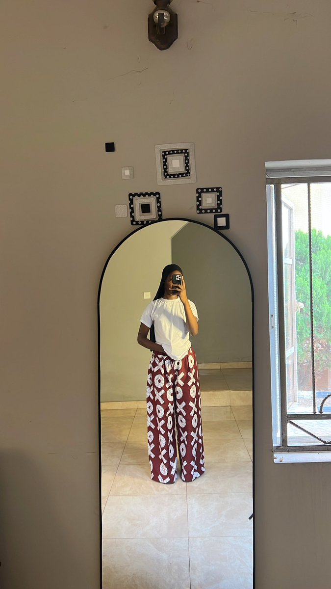 Love  this color😍, y’all I’m taking new orders for jumbo pants, don’t forget to patronize me.

Price is 10k. 
Please rt❤️.