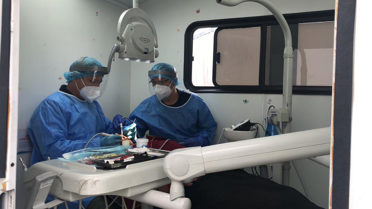 EMGIRSEP's tweet photo. 🩺 #QuitoSostenible | En coordinación con la Secretaría de Salud del DMQ, se facilitaron atenciones médicas para los 49 recicladores de la Escombrera El Troje y sus familias, brindando servicios odontológicos. 🏥🦷

Esta iniciativa refuerza nuestro compromiso con el bienestar y la calidad de vida de quienes forman parte de la cadena de gestión de residuos. ♻️

Con gestión responsable, QuitoRenace 😷