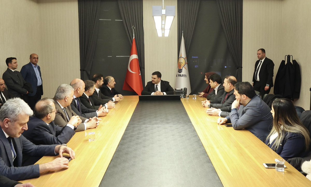 AK_PartiVan's tweet photo. İl Başkanımız Abdulahat Arvas, İlçe Başkanlarımız, Kadın ve Gençlik Kolları İl Başkanlarımız ve yönetim kurulu üyelerimiz Genel Başkan Yardımcısı ve partimizin Genel Sekreteri @eyupkadirinan’a hayırlı olsun ziyaretinde bulundular.

Daima AK Parti
@Akparti @tcbestepe https://t.co/X9r8DE6601