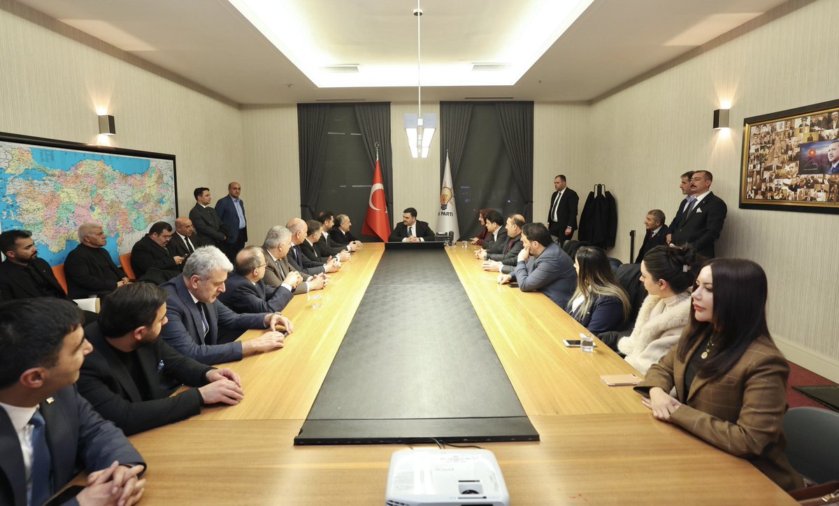AK_PartiVan's tweet photo. İl Başkanımız Abdulahat Arvas, İlçe Başkanlarımız, Kadın ve Gençlik Kolları İl Başkanlarımız ve yönetim kurulu üyelerimiz Genel Başkan Yardımcısı ve partimizin Genel Sekreteri @eyupkadirinan’a hayırlı olsun ziyaretinde bulundular.

Daima AK Parti
@Akparti @tcbestepe https://t.co/X9r8DE6601