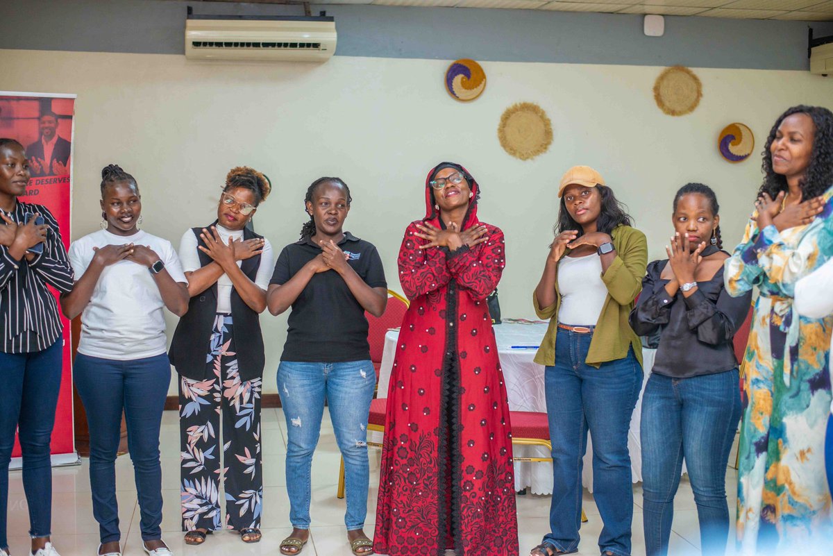 nulumohamed's tweet photo. Members of the Boss-Babe community under going a training on financial management https://t.co/pHqfcMmyLC