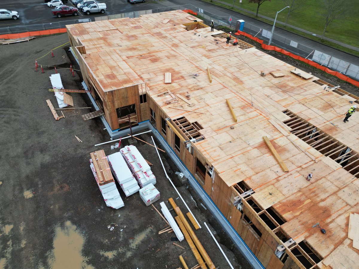 chambersconstr's tweet image. Rain, snow, or sunshine, the crews at Ollie Court Apartments are hard at work framing! They are moving up to the second story to frame the south building. Nice work, team! #GoChambers #InProgress #Construction