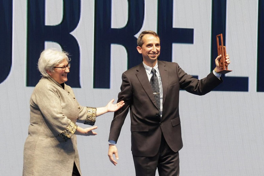 ¡Enhorabuena 👏🏼👏🏼! Víctor Borrell, premio 🏆 Importantes del diario «Información» de Alicante, por sus descubrimientos sobre el cerebro s.mtrbio.com/mihnhqemdz

El investigador dirige el laboratorio Neurogénesis y expansión cortical en el Instituto de Neurociencias (IN, CSIC-UMH)