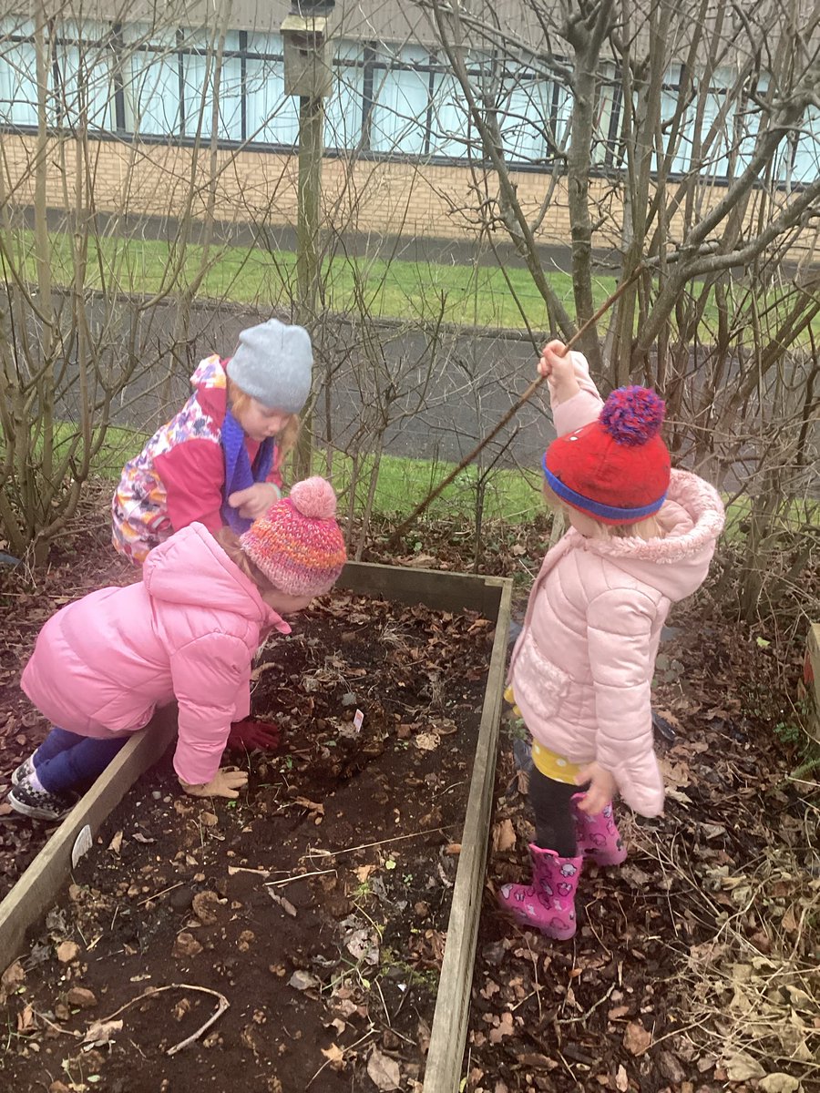 inchlairELCC's tweet photo. Some children visited our community garden. Discovering the first flowers growing and identifying shapes in their environment. โIt looks like a pizza, itโs trianglesโ -F #engagingwithnature #unityandconnectedness https://t.co/UrzKzxEo5S