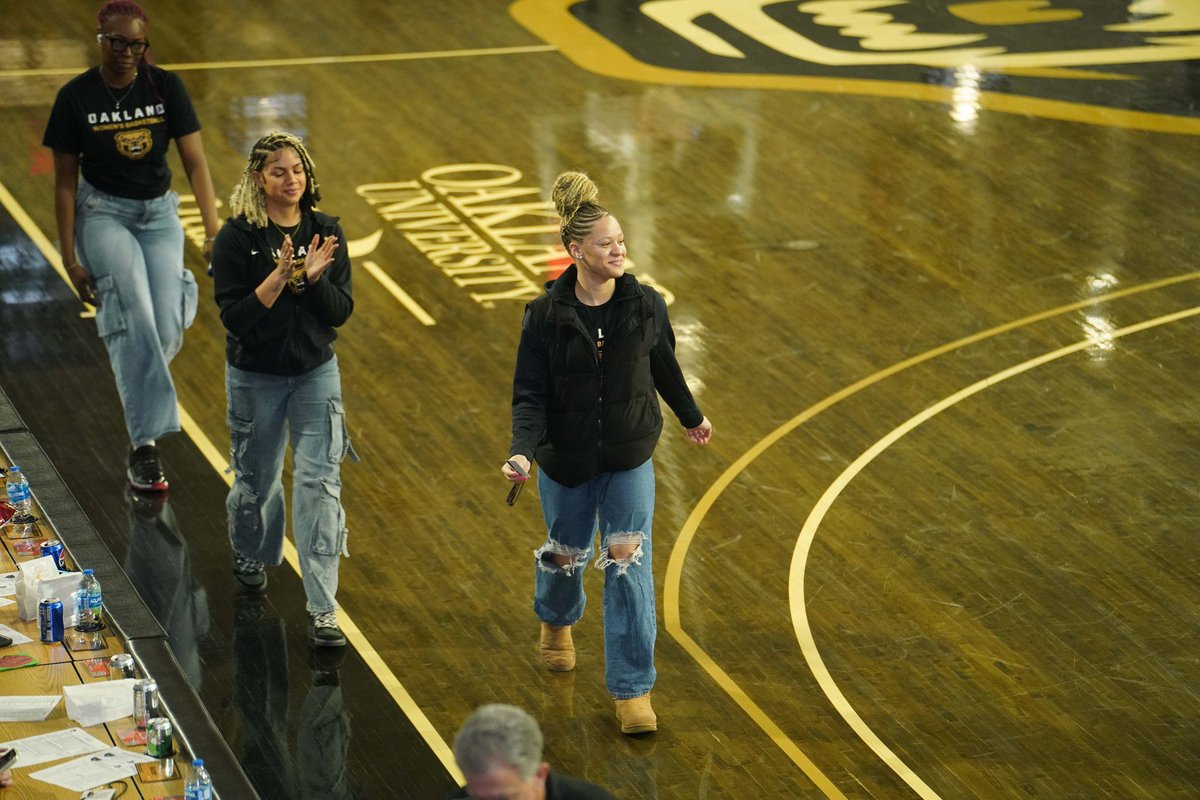 We brought the energy at the men’s game! Always showing love and support for our Golden Grizzlies family! ⚡️🐻🏀