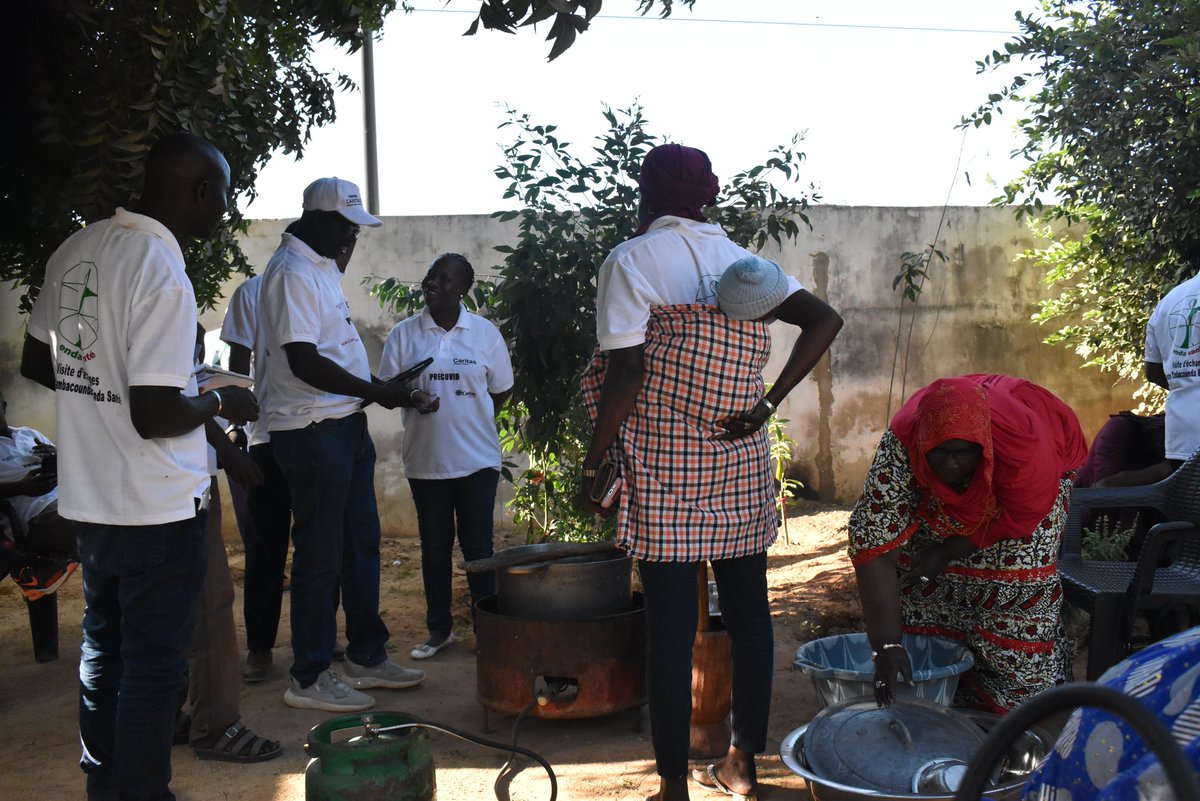 Visite d'échange de #caritas #tambacounda aux greniers pour enfants de Poponguine-Ndayane, Sindia et Diass, soutenu par ENDA Santé.

L'occasion de partager des expériences réussies et de constater l'engagement de la communauté dans la lutte contre la malnutrition.