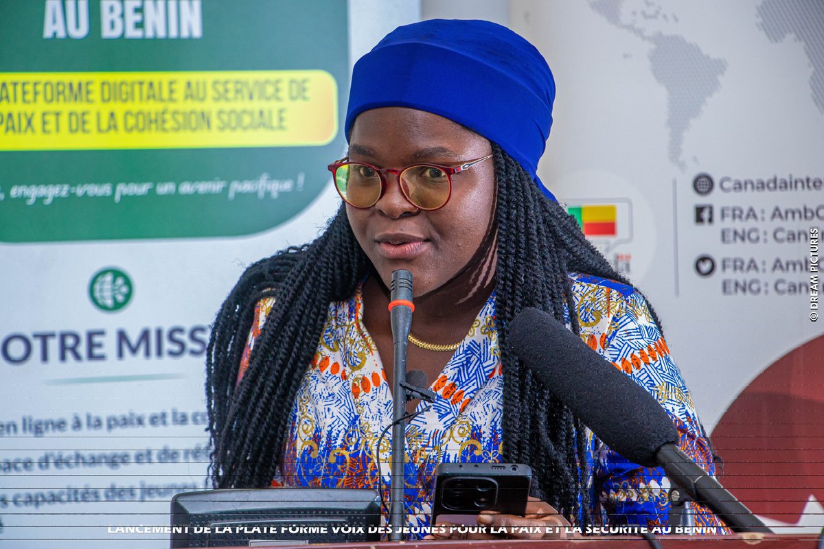 <a href="/AmbCanBFA/">AmbCanBFA</a> <a href="/RIFONGABENIN97/">RIFONGA-BÉNIN</a> <a href="/PNUDBenin/">PNUD Bénin</a> <a href="/BelgiqueauBenin/">Ambassade de Belgique à Cotonou</a> <a href="/unfpa_benin/">UNFPA Bénin CO</a> <a href="/USEmbassyBenin/">U.S. Embassy Cotonou</a> <a href="/CanadaauBenin/">Canada au Bénin</a> <a href="/EmmanuelGanse/">Monsieur GANSE🇧🇯</a> <a href="/attindoglofreju/">ATTINDOGLO Frejus</a> Evelyne DABIRE, Chargée de Coopérative et représentante de <a href="/CanadaauBenin/">Canada au Bénin</a> a quant à elle mis en lumière l’importance de l’engagement des jeunes pour renforcer la cohésion sociale. Dans son discours, elle a détaillé les actions menées  notamment la sensibilisation numérique et la