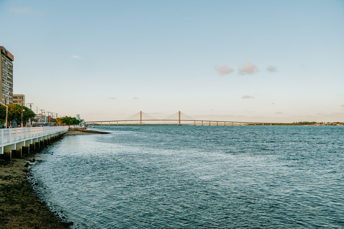juliasouza's tweet image. Fim de Domingo na Rua da Frente em Aracaju. É surra de beleza atrás de surra de lindeza.

#Aracaju #Sergipe #PordoSol