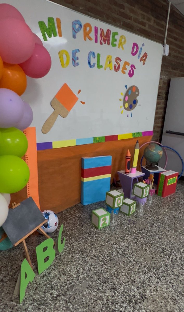 CacuCandido's tweet photo. Compartimos con alumnos y docentes el primer día de clases en la Escuela 810 “José de San Martín” del Paraje Rubicini, en Theobald. 

Aulas abiertas para que los chicos aprendan. Con educación, somos invencibles. 

@GobSantaFe @MinEducacionSFe https://t.co/8BTiU12qFS