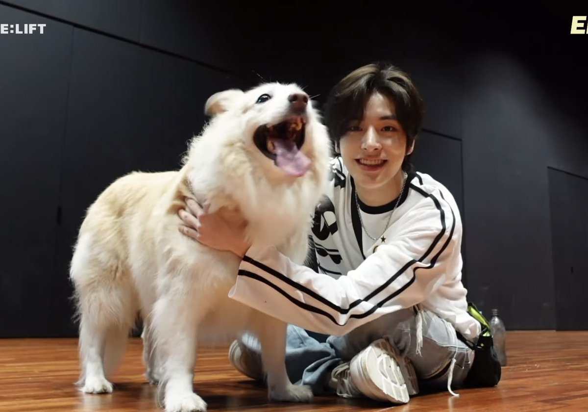 _idkpy's tweet image. ปะป๊าเขาภูมิใจในตัวลูกสาวเขามากรักยิ่งชีพรักจนเคยบอกว่าในบ้านมีแค่เลย์ล่าคนเดียวที่เป็นผู้หญิงลืมแม้กระทั่งแม่ของตัวเอง 😂