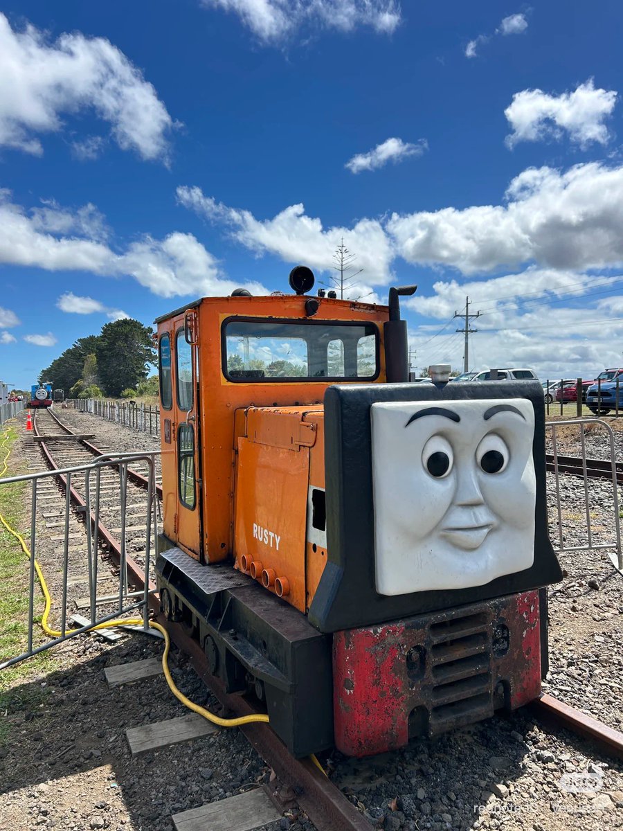 Dummy Thomas! tweet media