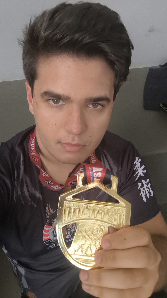 unrestaurador's tweet photo. GORDO NÃO PASSA CREDIBILIDADE!

Ainda bem que o Luiz Lott tem o shape de campeão e representou a UNR com orgulho!

No Campeonato Regional em Luz, MG, ele deu show e foi imbatível no jiu-jitsu. A garra, a técnica e a disciplina falaram mais alto — e o nome da UNR ficou no topo!

Aqui, o papo é de vitória. Respeita o atleta, respeita a instituição!
@macacoblz @CavallinRu61086