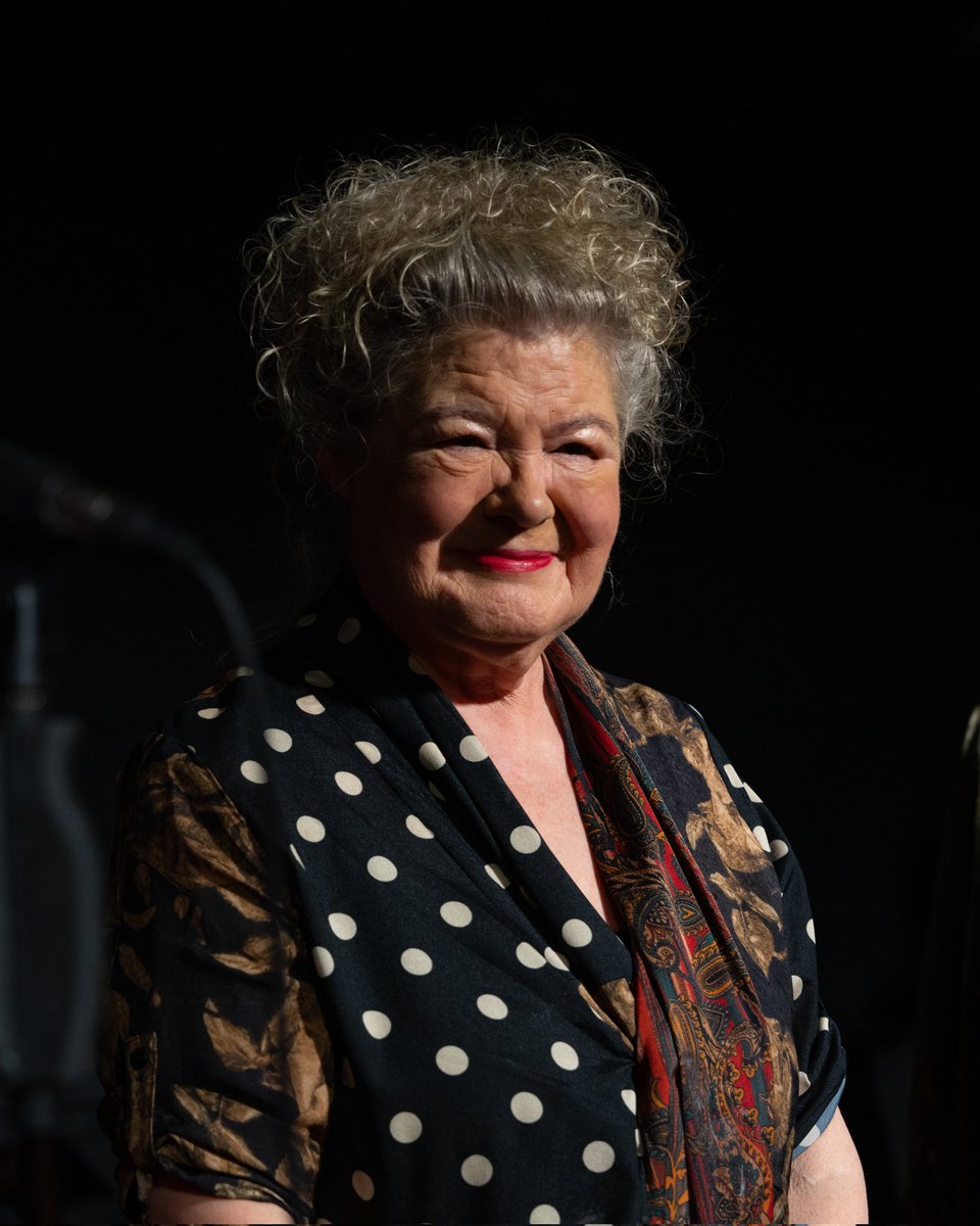 Maura O’Connell Appreciation Post 💚

As part of TradFest 2025, we were delighted to present Maura O'Connell with this year’s Lifetime Achievement Award while on stage as part of Transatlantic Women 🎶

grá mór a chara Maura 🫶

#TradFest