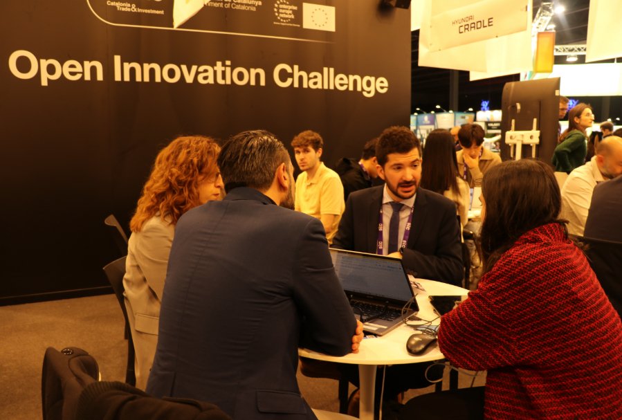 suaracoop's tweet photo. 📲 Per primer cop, participarem al @MWCHub com a empresa referent en tecnologia disruptiva, per què?
👇 Descobreix aquí la resposta a aquesta pregunta i la nostra agenda d'activitats al #MWC25. https://t.co/dxaNyc5rAv
#SocialDigitalLab #SuaraInnovació https://t.co/BOmi6PgYmx