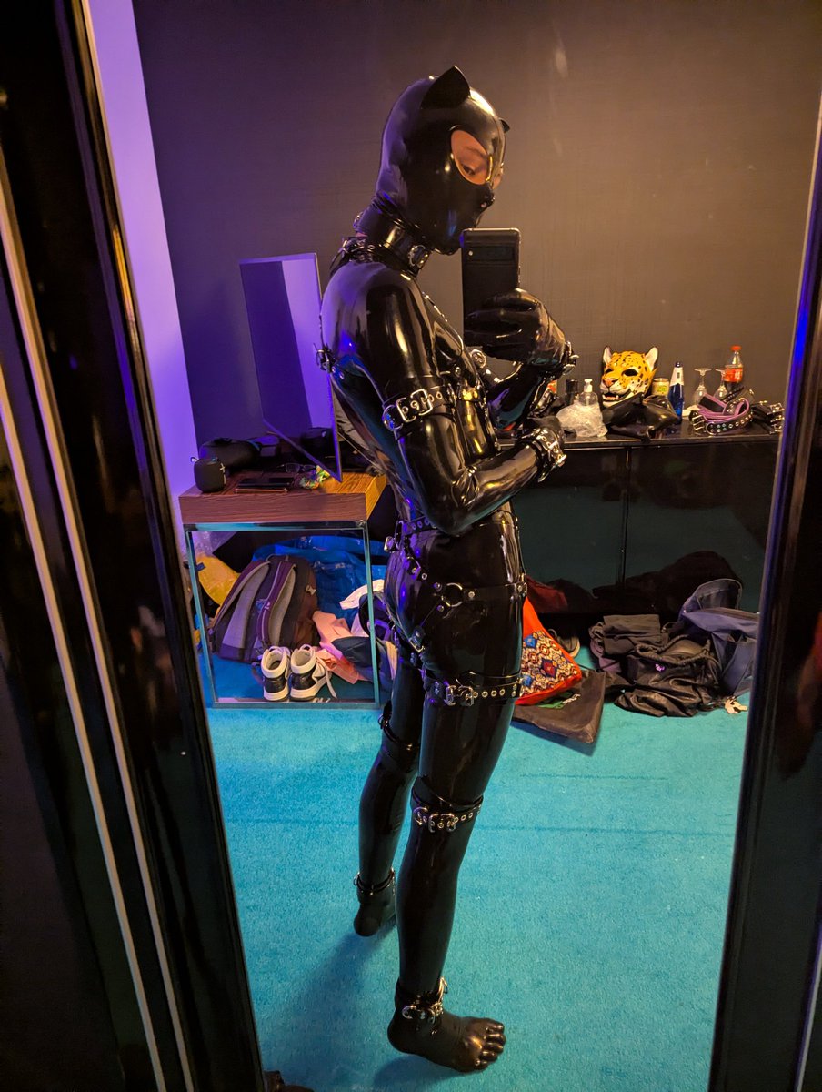 Jaromy03's tweet photo. Had an amazing time at NFC, but as always I managed to leave with almost no pics so here's some shiny pics for now https://t.co/VGRZv54bsC