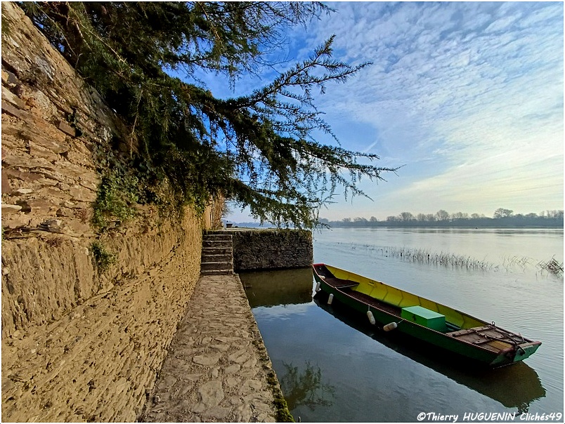 Cliches49's tweet photo. Grande envie d'embarquer sur la Loire, sous le soleil, à la Pointe de Bouchemaine...
#pointedebouchemaine #borddeloire #barque https://t.co/Jm3fTOwjES