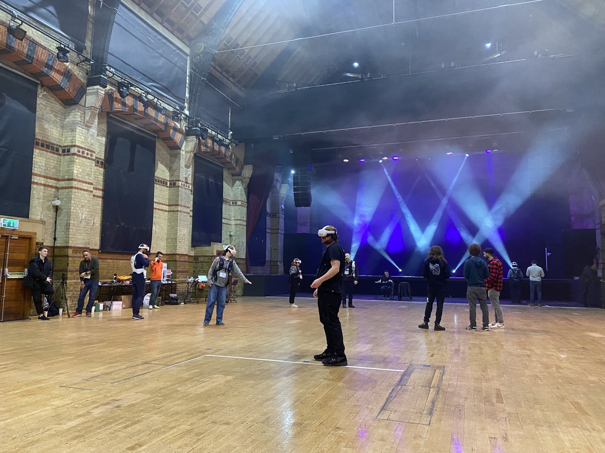 ConnectingCambs's tweet image. Today&apos;s the day! Our first official day testing the #COREHDD 5G OpenRAN network in the @CambridgeCornEx. We&apos;ve had people enjoying the AR Experience via 5G! 🎉

There&apos;s still a few tickets left for tomorrow&apos;s live music with AR Experience: cornex.co.uk/events/live-mu…

@SciTechgovuk
