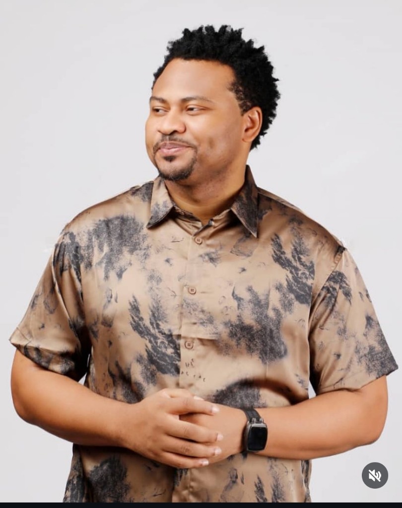 I never knew I had fine dimples oh..😊
God's creative creation 
Thank you ABBA