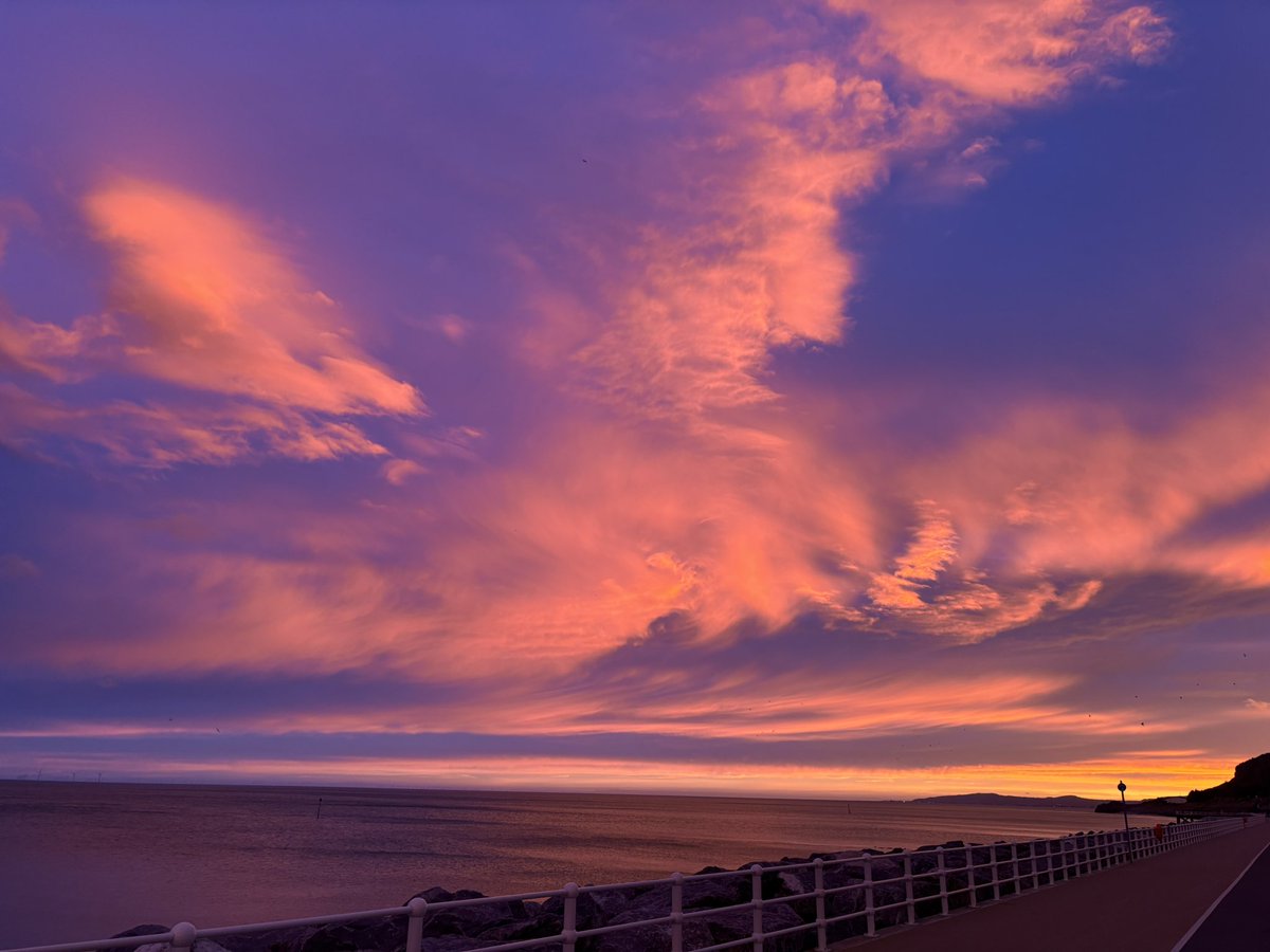 Post nights sunrise in North Wales this weekend 🌅☺️
