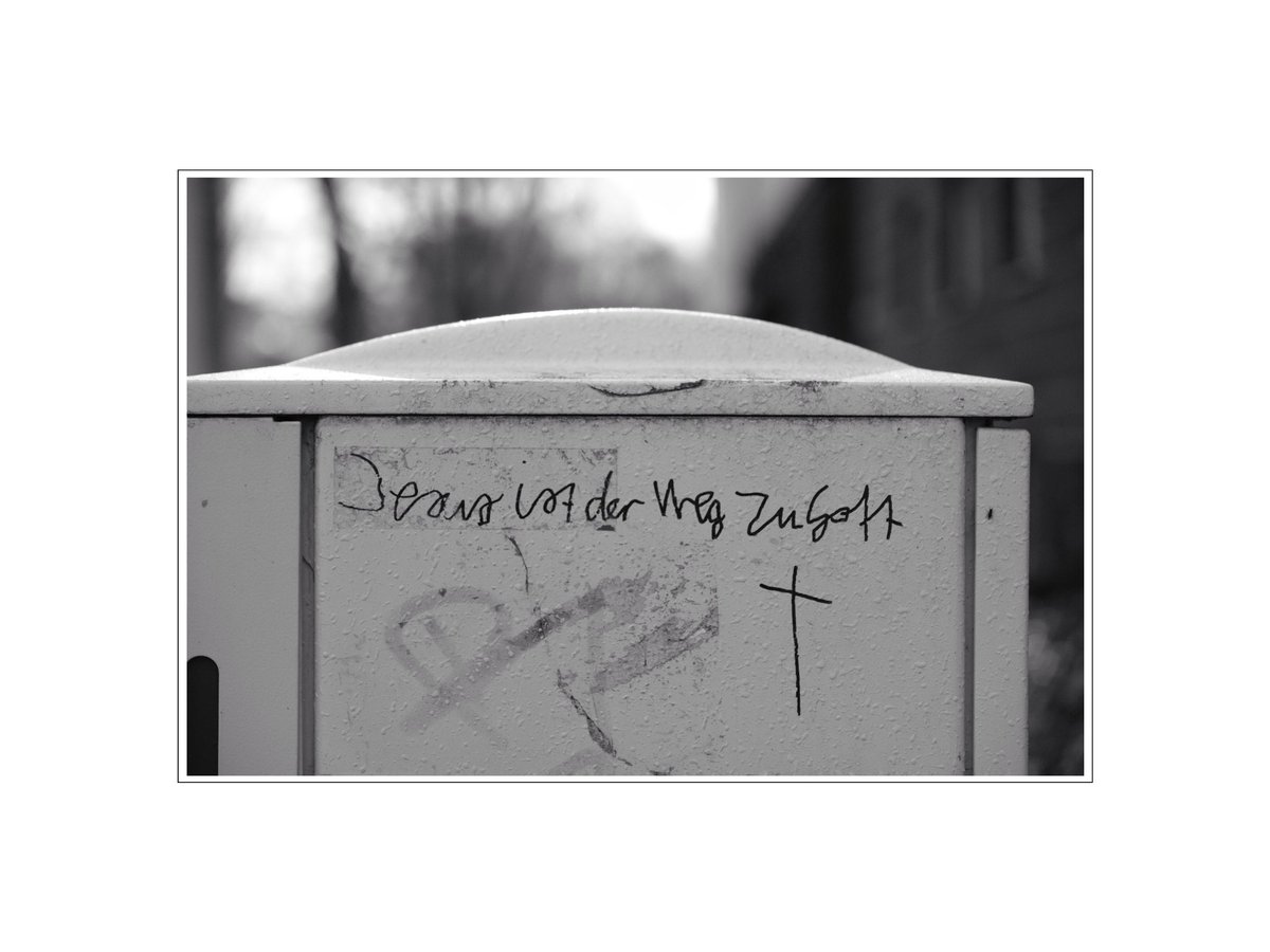 Montag.
Der Tag verträgt noch etwas Erleuchtung.