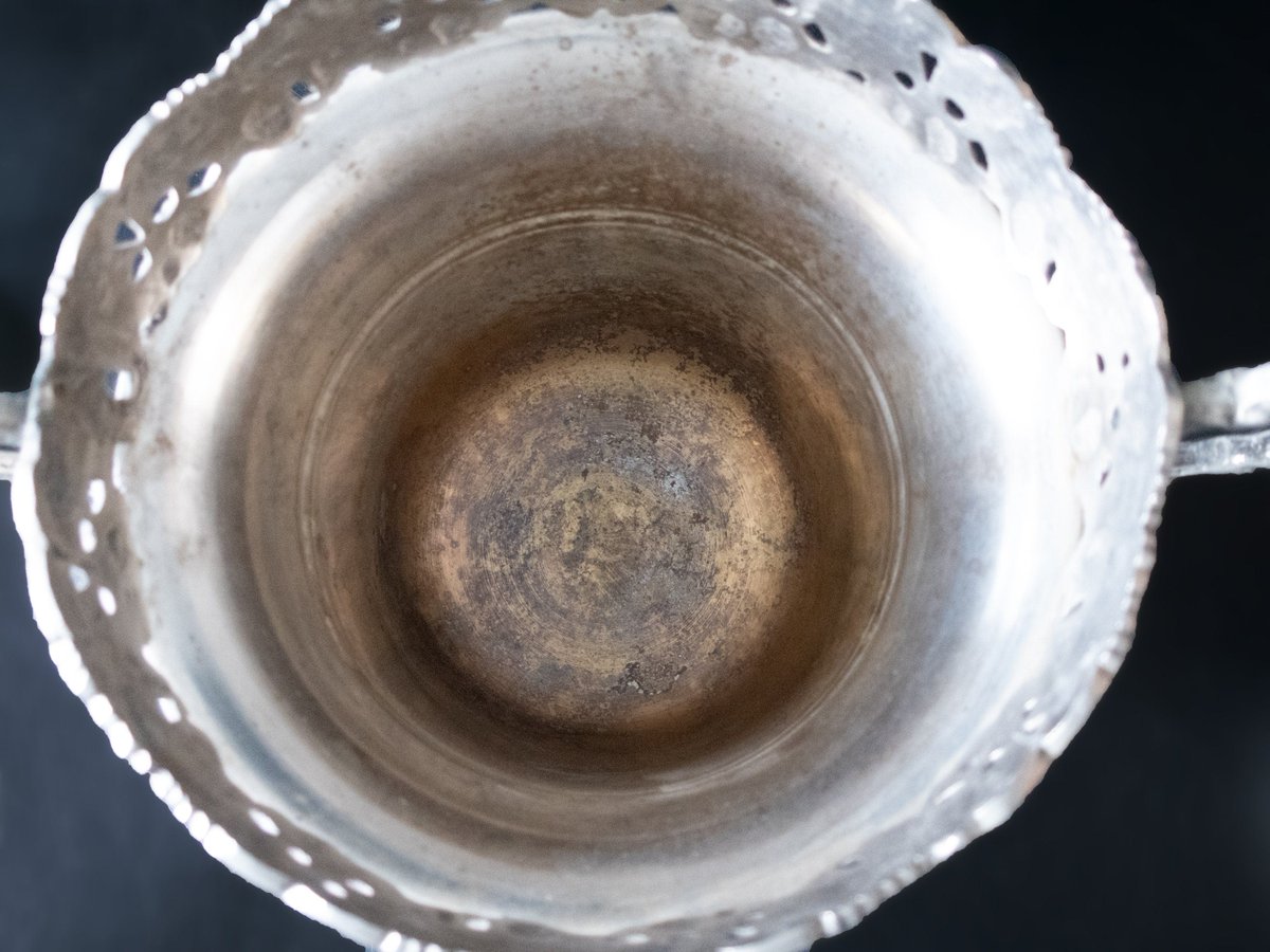 InventifDesigns's tweet image. Vintage Silver Plate Ice Bucket Champagne Chiller Grapes Rim$125.00https://www.inventifdesigns.com/products/vintage-silver-plate-ice-bucket-champagne-66834
#vintagedining #antiquedining