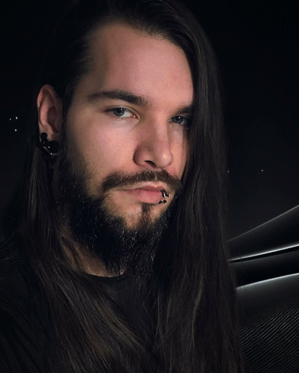 TrashBoi__'s tweet photo. Been a bit so here's a lazy background edit lol https://t.co/hND14SF5Cm