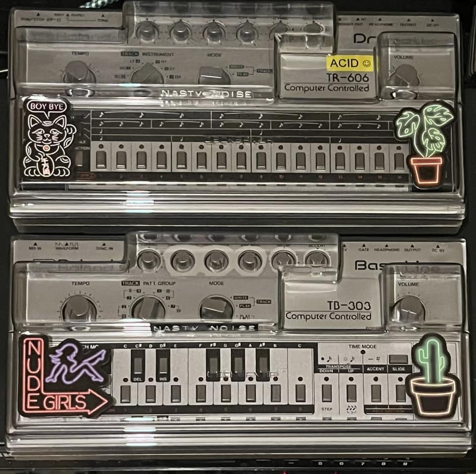 Decksaver's tweet photo. The perfect acid setup + Decksaver covers โจ๏ธโ
โ
๐ธ by David Noise โ
โ
#Roland #Acid #TB303 #TR606 #TB909 #AcidHouse #Producer #Production #Roland303 #HouseMusic #TR808 #808 https://t.co/rXzy6YYiyI
