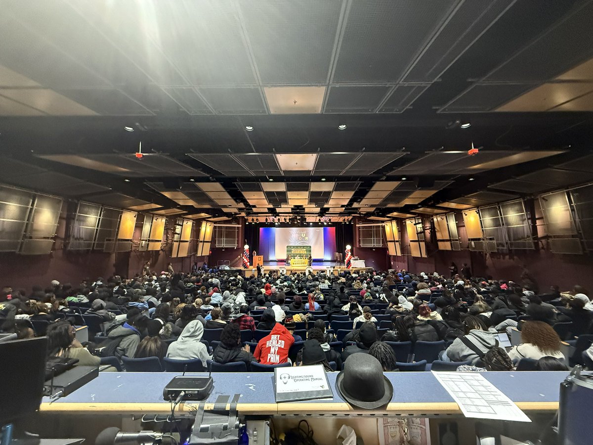 hhs_prncpl's tweet image. The snow has melted and we are on 🔥 at @HenricoHighSch ! Empowering the Next Generation: The HBCU Tour presented by The Warrior Black Student Union.