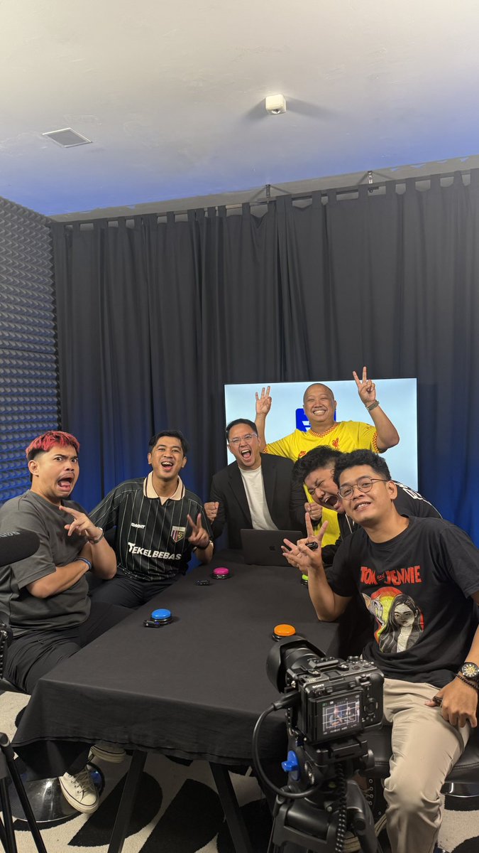 Jerry Arvino. (@jerryarvino) on Twitter photo Senang sekali sama energi abis take <a href="/TekelBebas/">Tekel Bebas</a> 2 episode malam ini.
Makasih ya! <a href="/ditapramoedya/">stefanus apridita pramudya</a> <a href="/ariyadifebri/">Febri 👻</a> <a href="/Paulodibola/">Paulo Dibola</a> <a href="/NahjiRabbany/">Nahji Rabbany</a> <a href="/WaldoFarrelkeem/">Hakeem</a> Senang sekali sama energi abis take <a href="/TekelBebas/">Tekel Bebas</a> 2 episode malam ini.
Makasih ya! <a href="/ditapramoedya/">stefanus apridita pramudya</a> <a href="/ariyadifebri/">Febri 👻</a> <a href="/Paulodibola/">Paulo Dibola</a> <a href="/NahjiRabbany/">Nahji Rabbany</a> <a href="/WaldoFarrelkeem/">Hakeem</a>