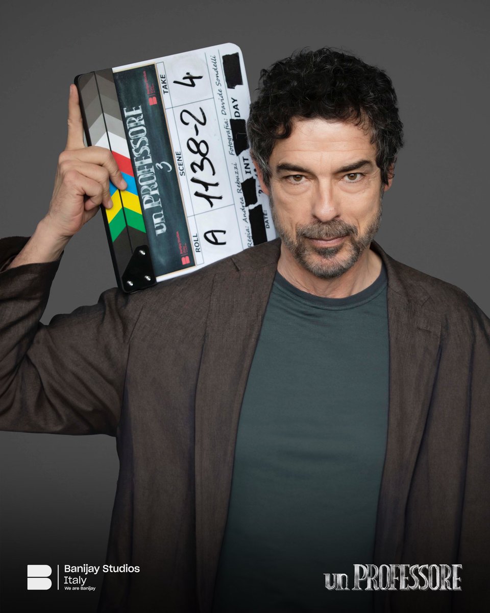 🎬 Nella confusione, miliardi di persone… sono tornate sul set 🥹

Oggi primo ciak della terza stagione di #UnProfessore nel giorno del compleanno del nostro amato prof Balestra! 🎂📚

Tanti auguri #AlessandroGassmann e in bocca al lupo per questa nuova avventura ❤️