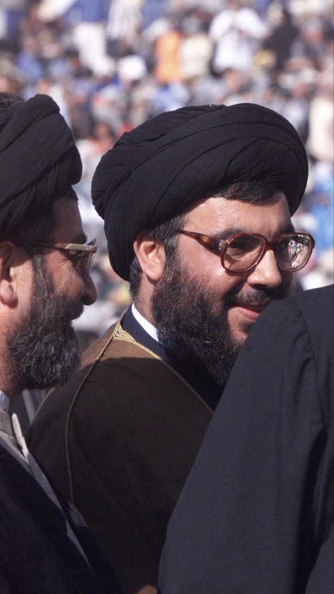 كَمْ دَعَوْنَا اللهَ أَنْ يَأْخُذَ مِنْ أَعْمَارِنَا وَيَمْنَحَكَ،
كَمْ رَجَوْنَا أَنْ يُطِيلَ بَقَائَكَ بَيْنَنَا،
لَكِنَّكَ رَحَلْتَ، وَبَقِينَا نَحْنُ.
رَجَاؤُنَا الآَنَ وَاحِدٌ:
أَنْ يَجْمَعَنَا اللَّهُ بِكَ حَيْثُ لَا فِرَاقَ،
حَيْثُ اللِّقَاءُ الْأَبَدِيُّ

#انا_على_العهد